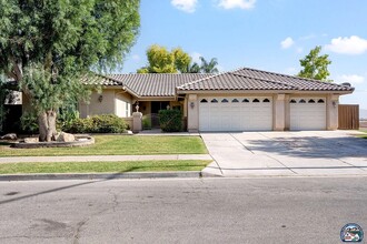 Building Photo - 2751 Sandalwood Dr