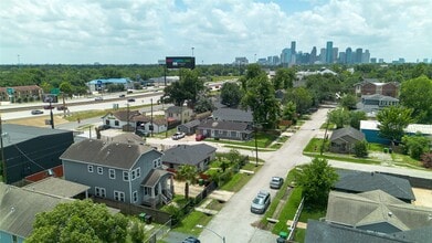 Building Photo - 704 Vincent St