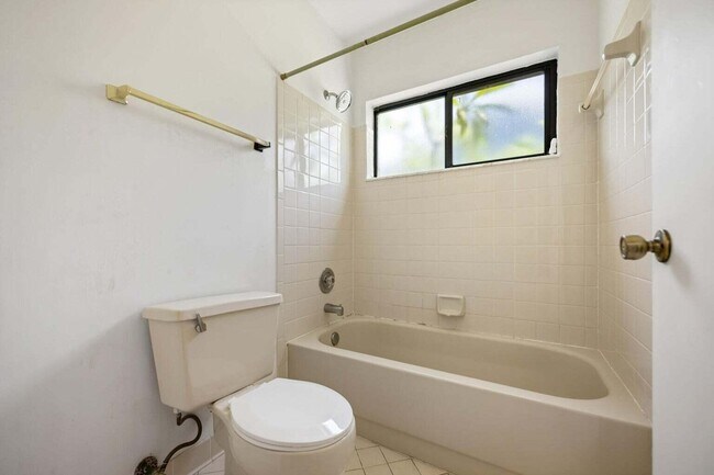 Foto del edificio - 5621 Teakwood Rd