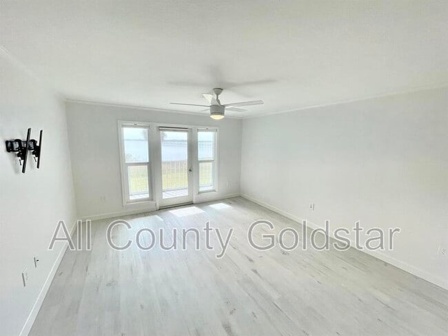 Foto del edificio - 4410 Warren Ave