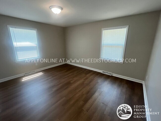 Foto del edificio - 1215-1215 Ellis Ave