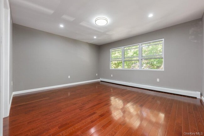 Building Photo - 1792 E 48th St