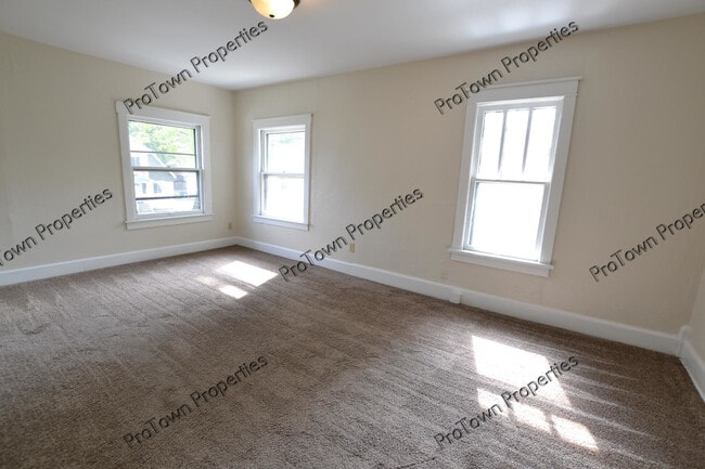 Building Photo - 411 Krakar Ave