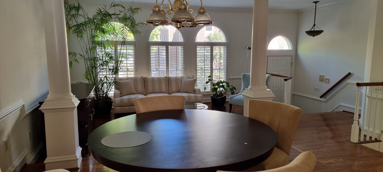 Foto principal - 9706 Whitley Park Pl