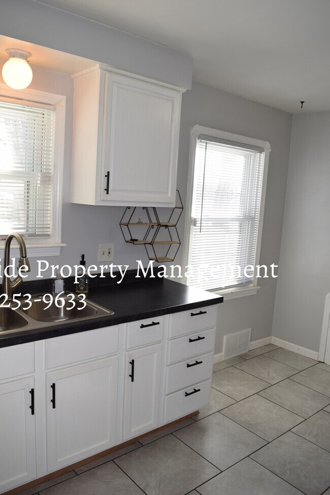 Building Photo - 3 bedroom 1 bath Single family rental