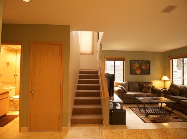 Foto del edificio - Furnished Seasonal Rental Through April 20...