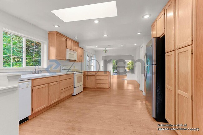 Foto del edificio - 5536 27th Ave NE