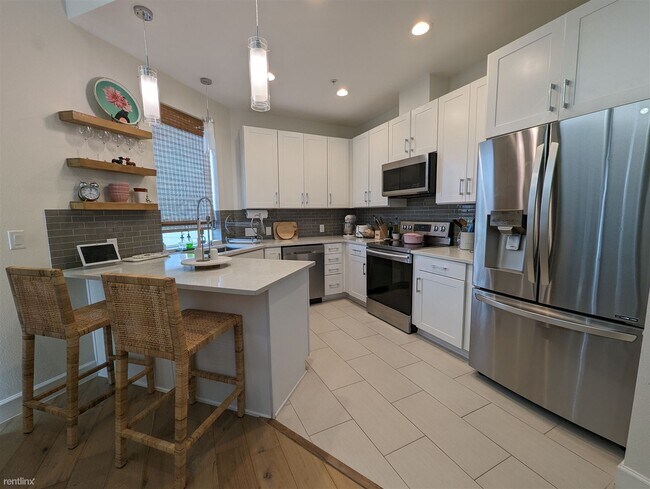 Foto del edificio - 3 br, 2.5 bath Condo - 4001 Red River Stre...