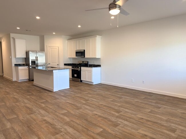 Building Photo - 8038 Marchese Dr