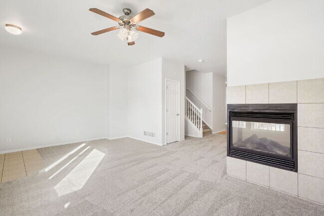 Foto del edificio - Updated Townhome with Pikes Peak Views | Free January Rent + $500 Off February