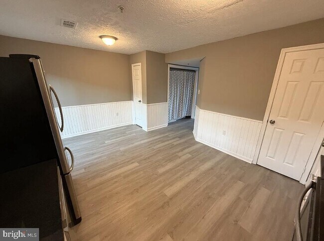 Foto del edificio - 30 Sycamore Dr