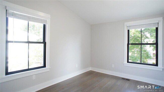 Foto del edificio - 26 Lounsbury Ave