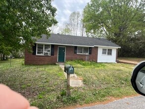 Building Photo - 204 Sunrise Cir