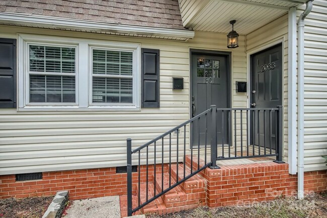 Building Photo - 1301 Lattimore St