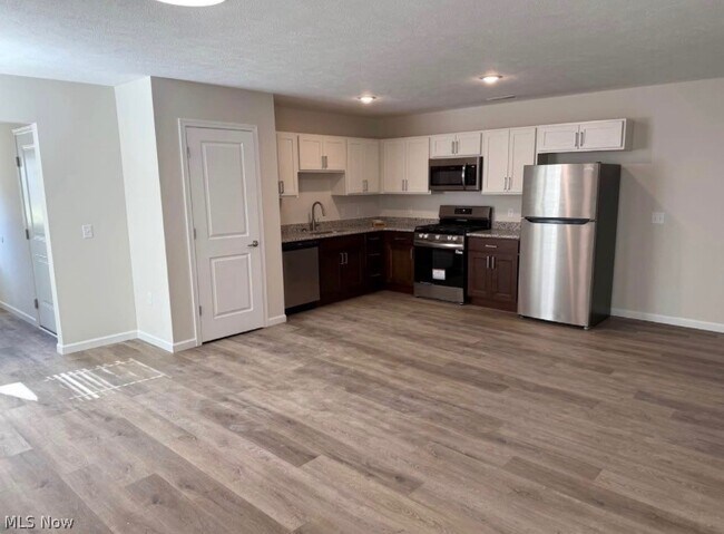 Foto del edificio - 6401 Forest Park Dr