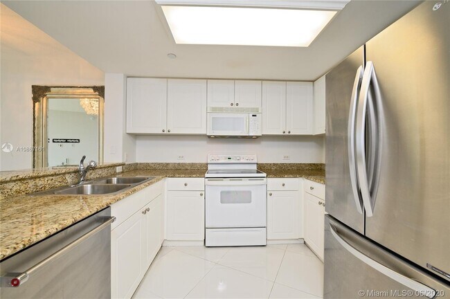 Foto del edificio - 19501 W Country Club Dr
