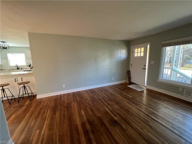 Foto del edificio - 1300 PINEWOOD Ave