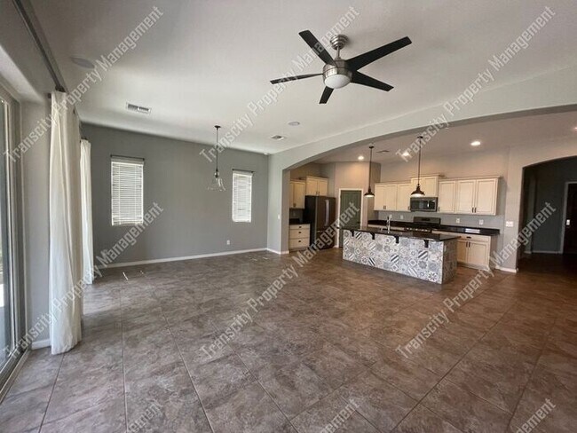 Foto del edificio - 3 bed 2 bath home located in Eastmark.