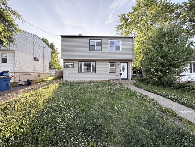 Building Photo - 40 Eisenhower Dr
