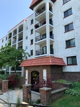 Building Photo - 450 Plum Creek Dr