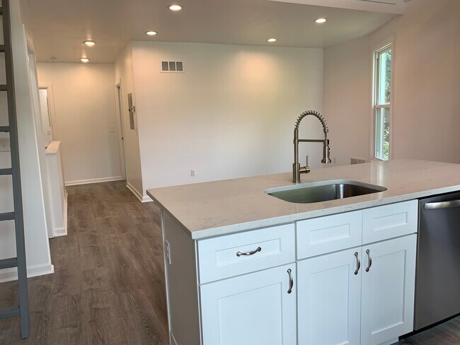 Foto del edificio - 534 Marie Avenue