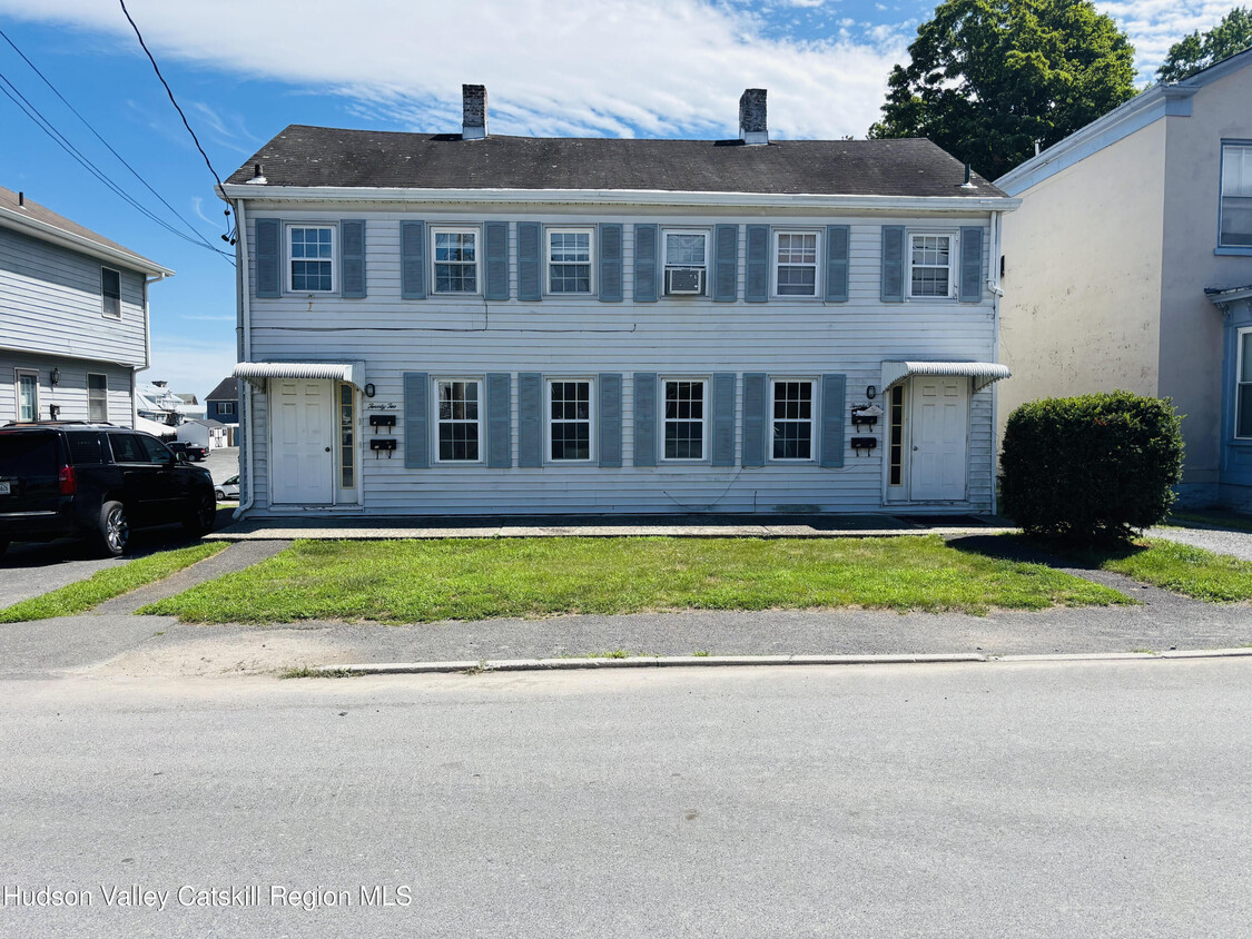 Primary Photo - 22-24-24 Jane St
