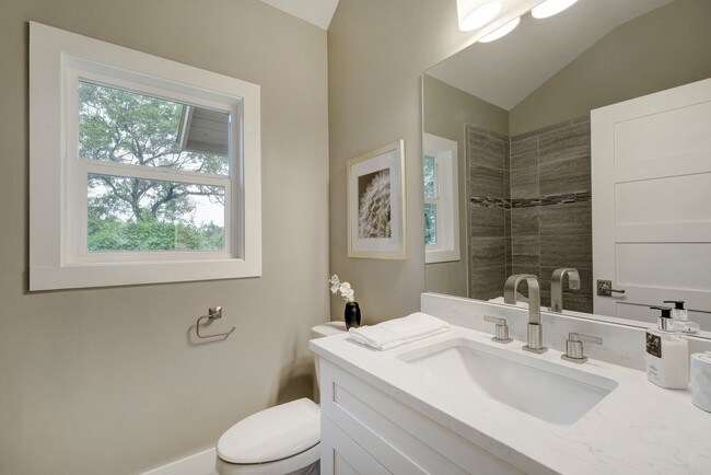Building Photo - 1414 Redbud Trail