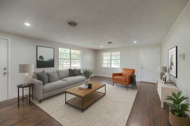 Building Photo - 234 Lakeview Dr