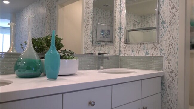Foto del edificio - $4,200 - 4 Bed / 3.5 Bath Luxury Townhome in Suwerte Community in Otay Ranch