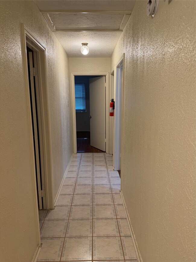 Foto del edificio - 1423 Elkwood Dr