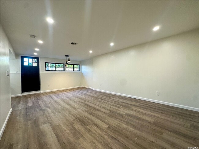 Building Photo - 5 Atlas Way