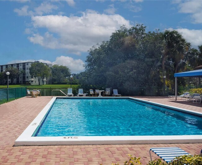 Clubhouse Pool - 2104 S Cypress Bend Dr