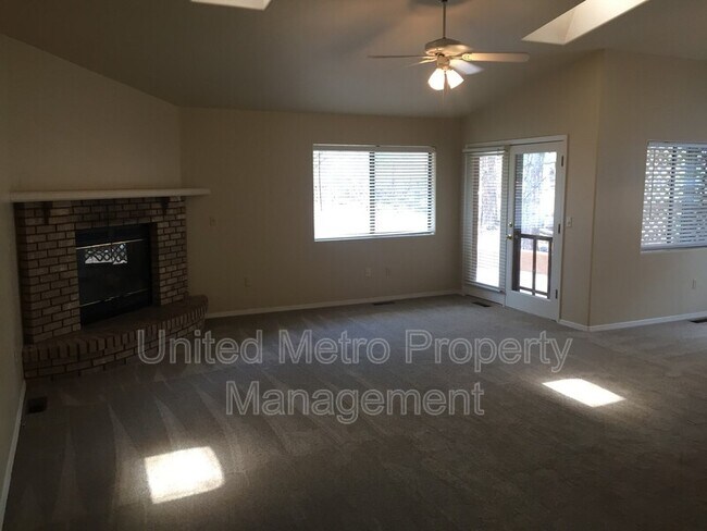 Building Photo - 1736 Rolling Hills Dr