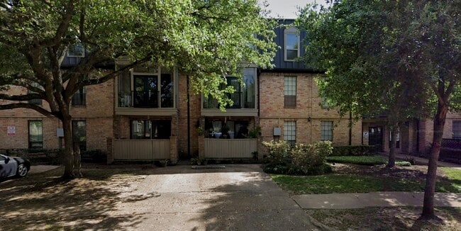 Building Photo - 2425 Underwood St
