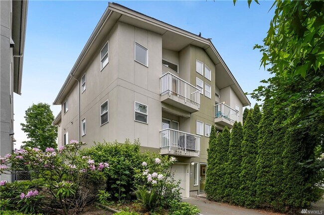 Foto del edificio - Ballard top floor Newly remodeled condo wi...