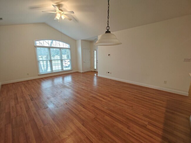 Foto del edificio - 2117 Old Homestead Pl