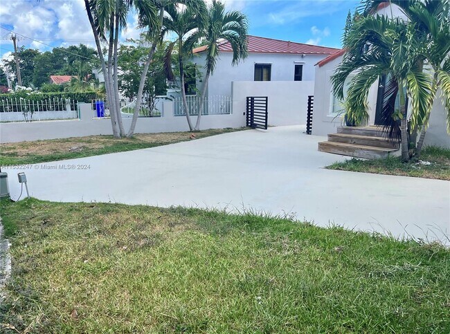 Foto del edificio - 337 SW 23rd Rd