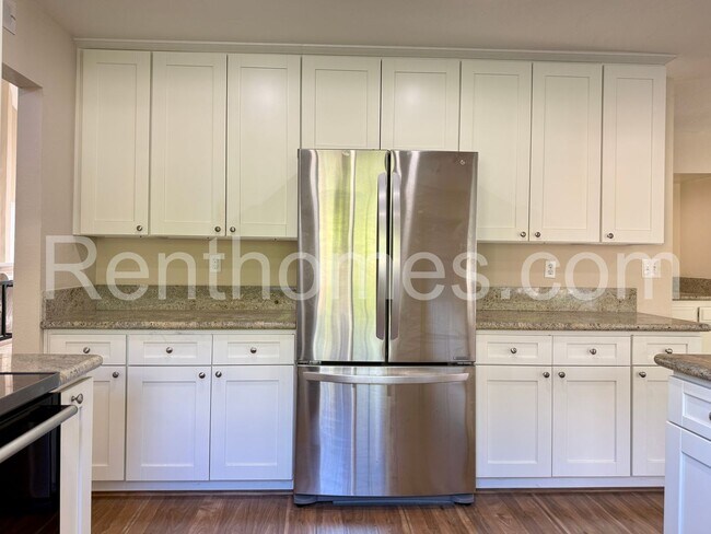 Foto del edificio - 371 Compass Rd