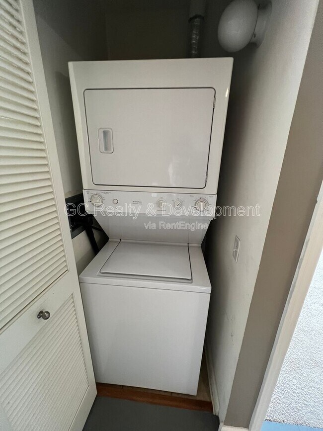 Foto del edificio - 1600 S Prairie Ave