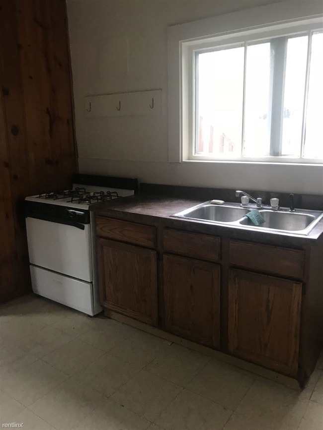 Building Photo - 2 br, 1 bath  - 1026 Williams St Lower Unit