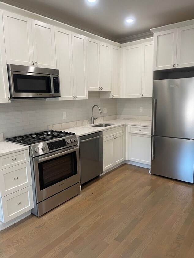 Foto principal - Fully Renovated Brighton 2Bed Near B, C, D...