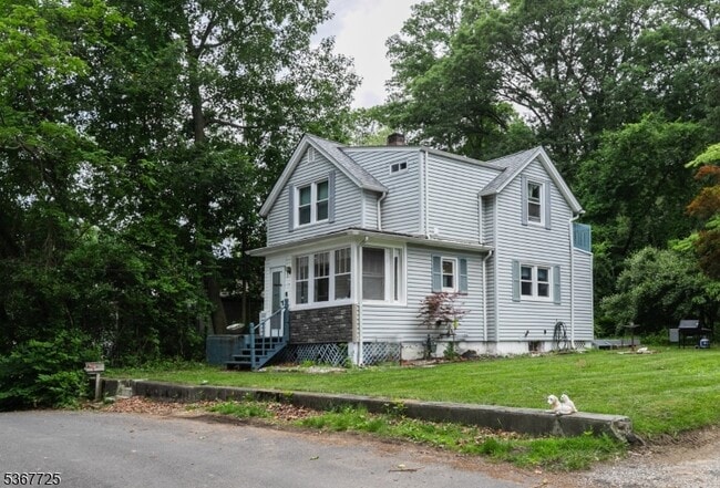 Building Photo - 15 Blakely Ave