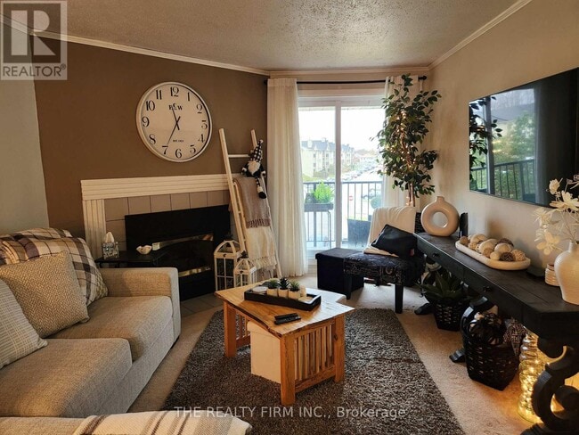 Building Photo - 729 Deveron Crescent