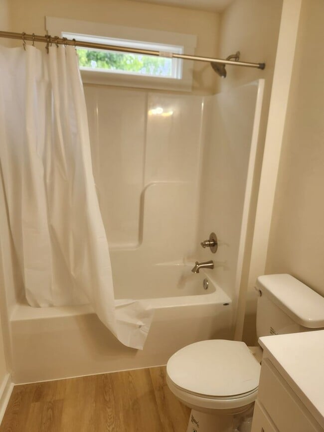 Building Photo - New 2 bed 1 bath duplex unit-Blackstone Va