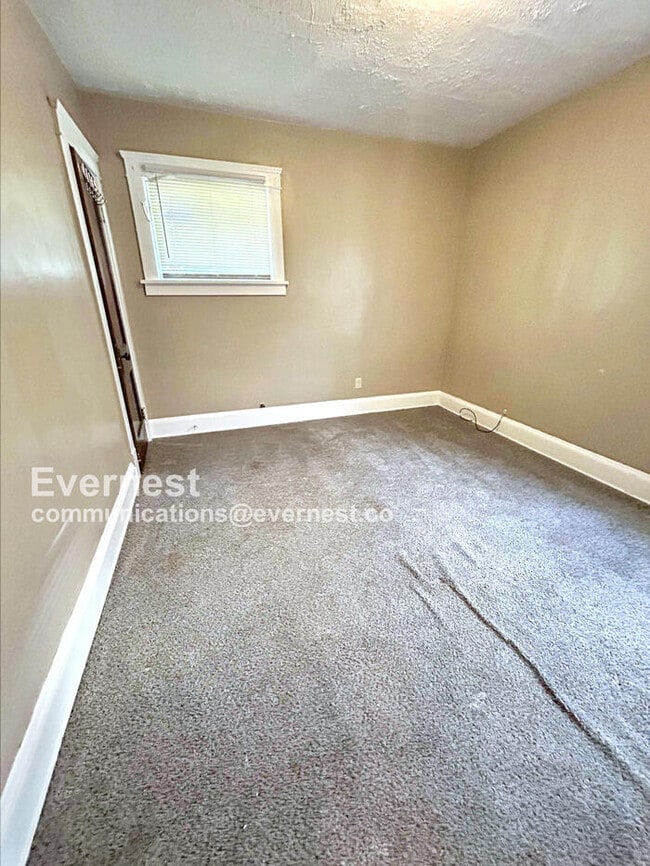 Building Photo - 12701 Benham Ave