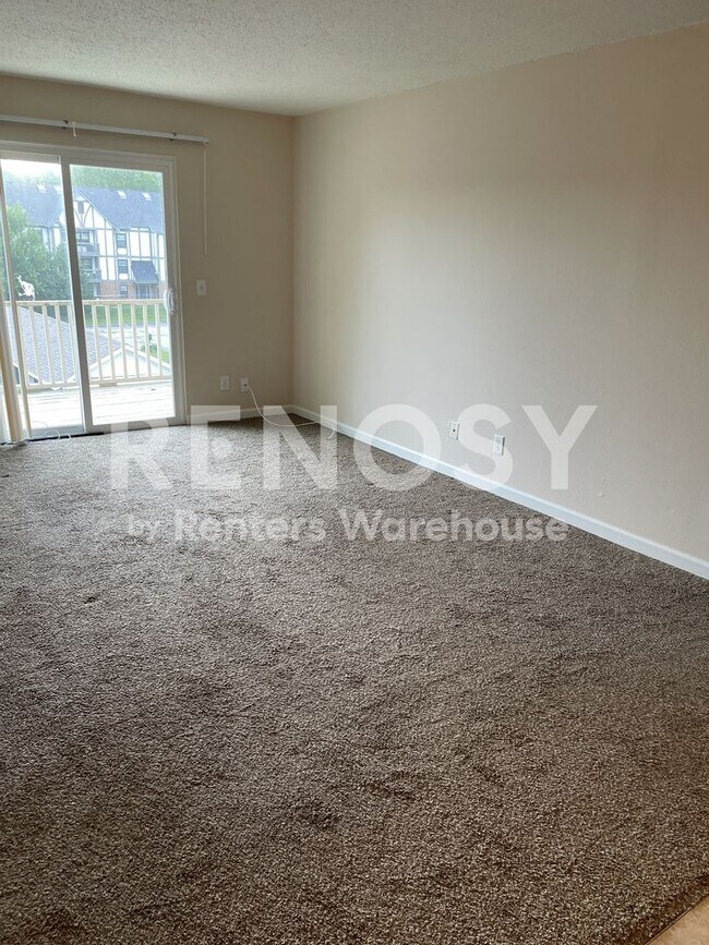 Building Photo - Two bed two bath condo unit in the heart of Saint Charles