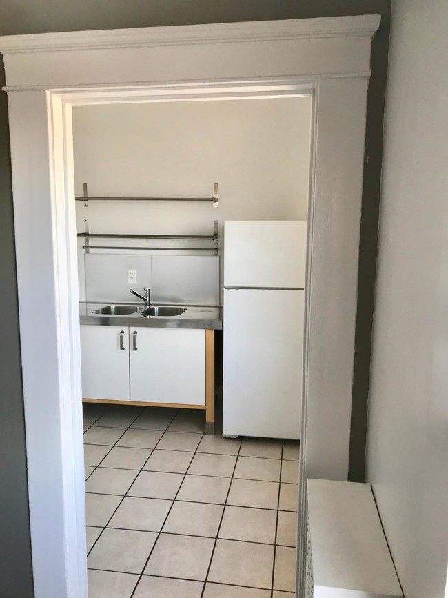 Foto del edificio - 2171 Logan Ave