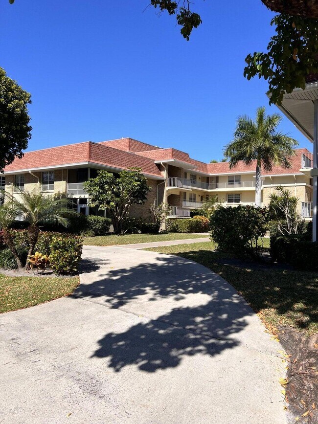 Foto del edificio - 5580 Tamberlane Cir