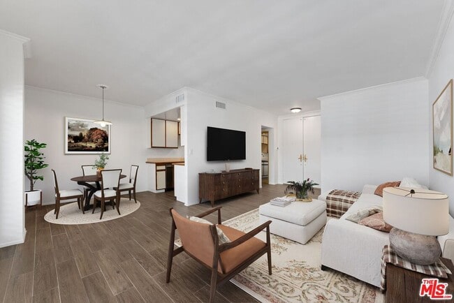 Foto del edificio - 1131 Alta Loma Rd