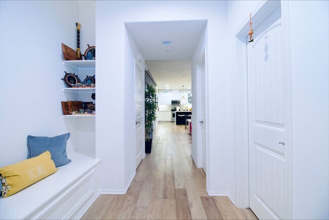 Foto del edificio - Former MODEL HOME | Great Location